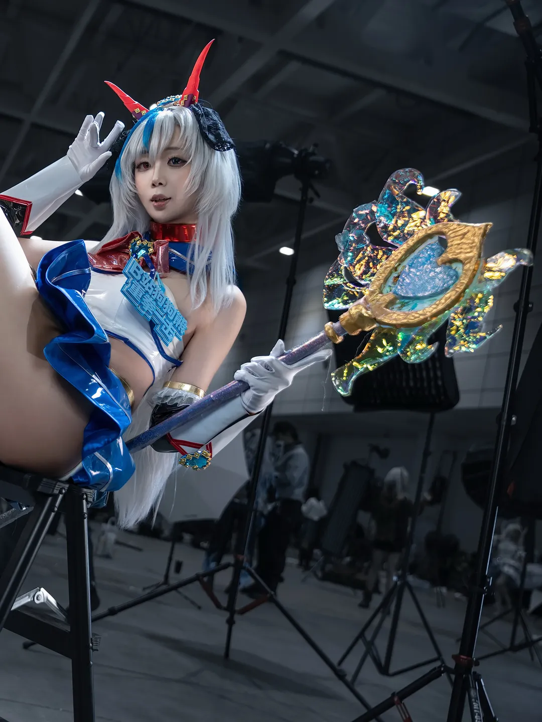 【章鱼妹cos】棕色尘埃里的红蓝撞色，漫展场照的百变姿态