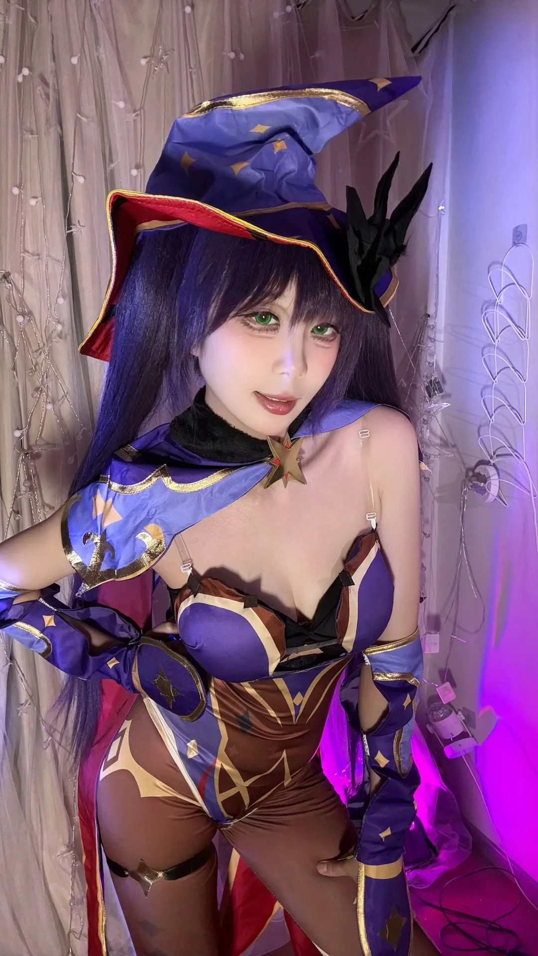 【莫娜cos】原神占星术士的魔法时刻，漫游在紫光与星辉间 - 第 2 张
