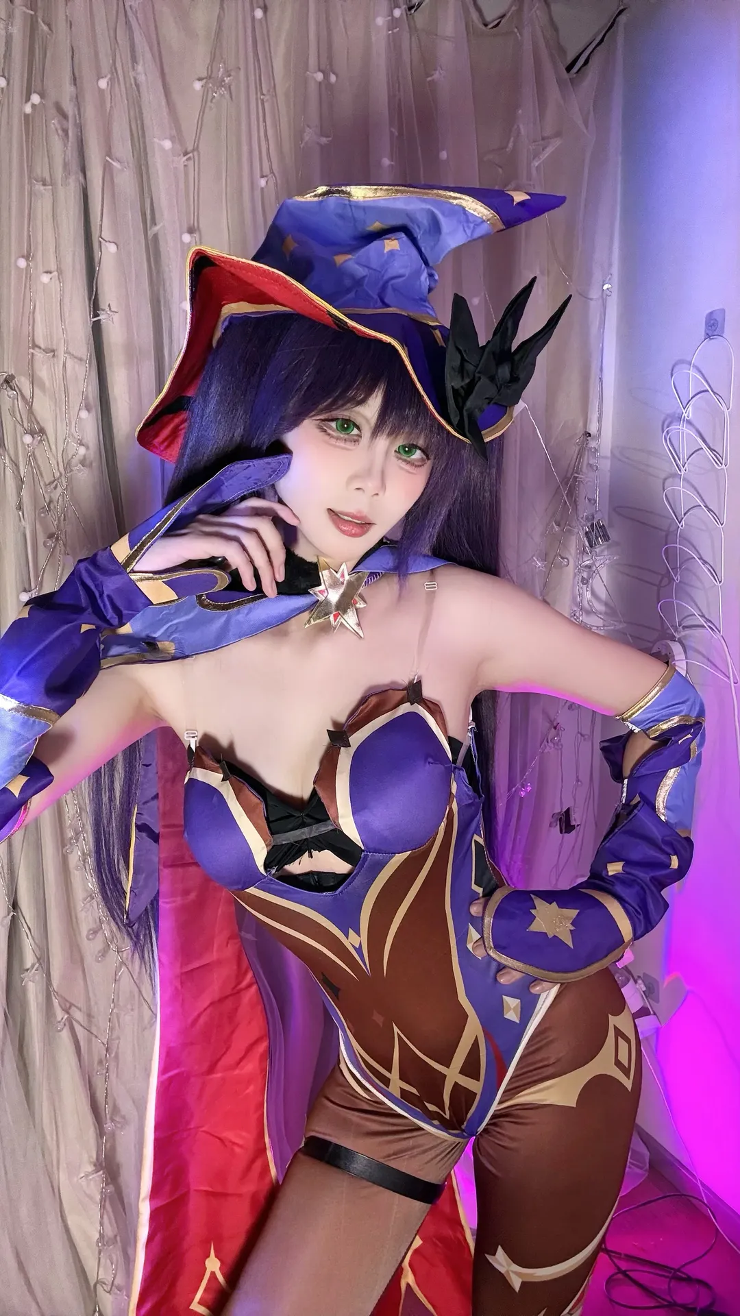 【莫娜cos】原神占星术士的魔法时刻，漫游在紫光与星辉间 - 第 3 张
