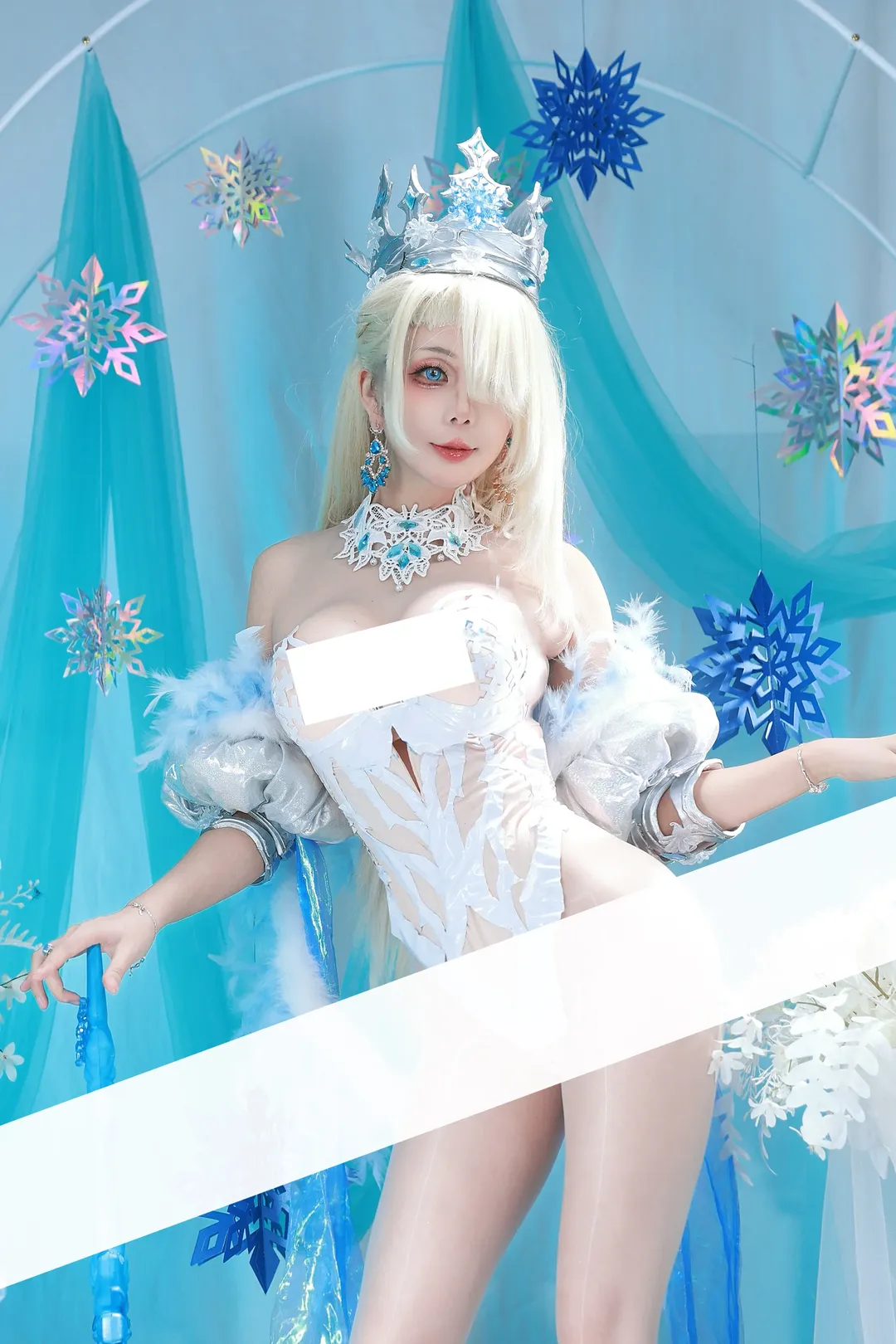 【威廉明娜cos】棕色塵埃裡的冰雪女王，白絲高開叉演繹 - 第 2 張