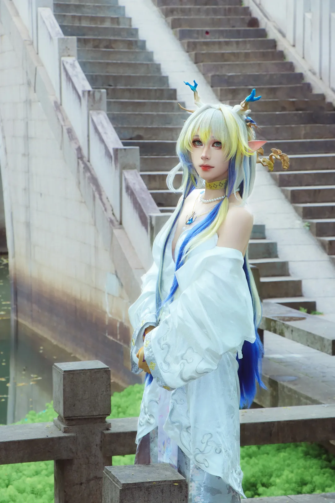【明日方舟cos】红黑魔女的冷蓝影棚出片 - 第 1 张