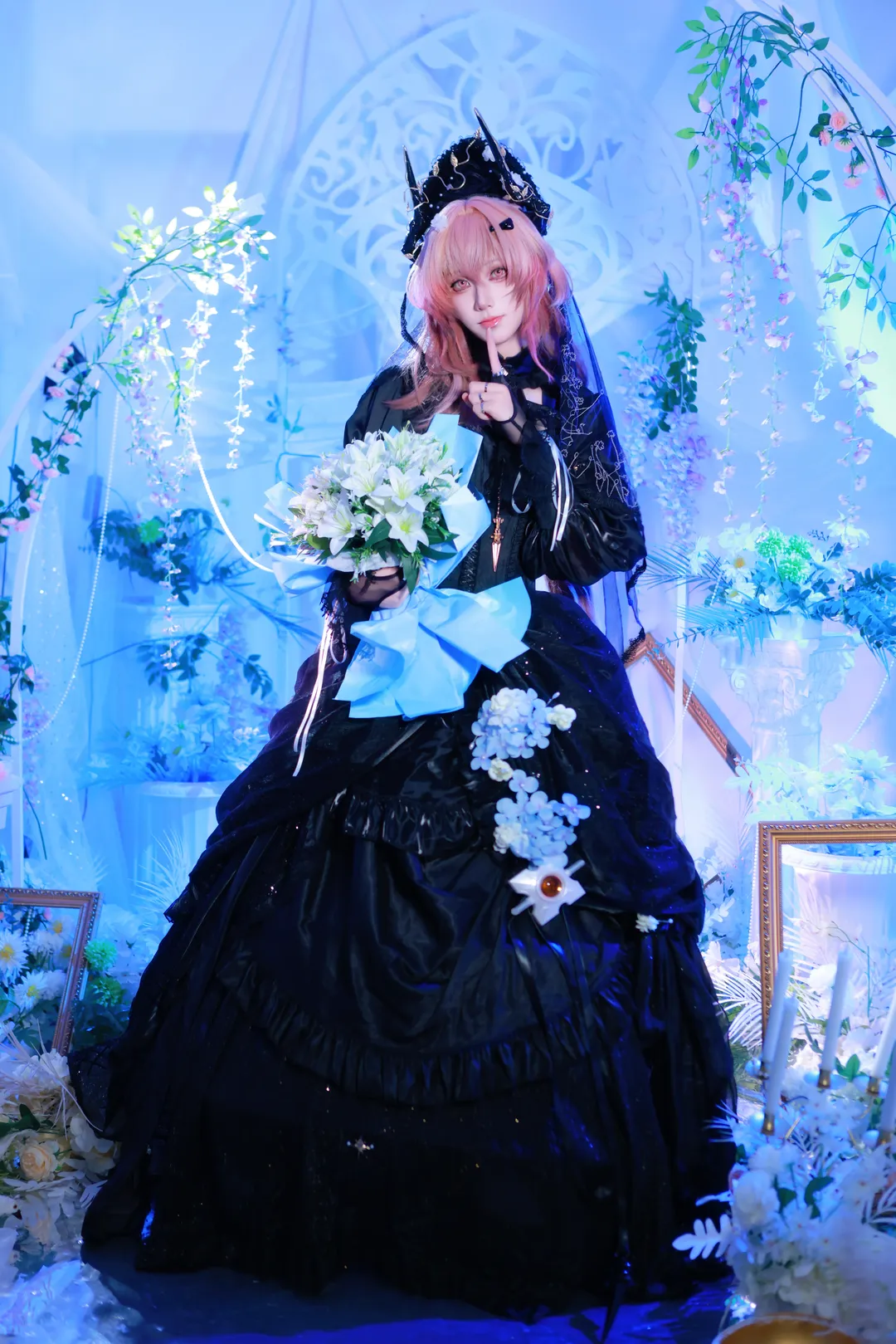 【明日方舟cos】红黑魔女的冷蓝影棚出片 - 第 3 张