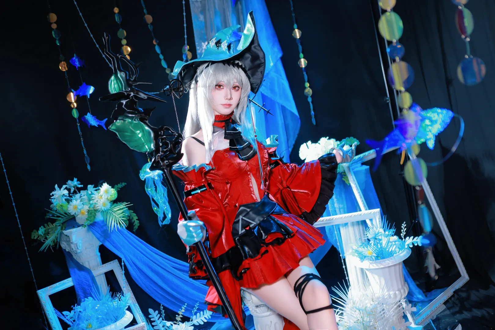 【明日方舟cos】红黑魔女的冷蓝影棚出片 - 第 4 张