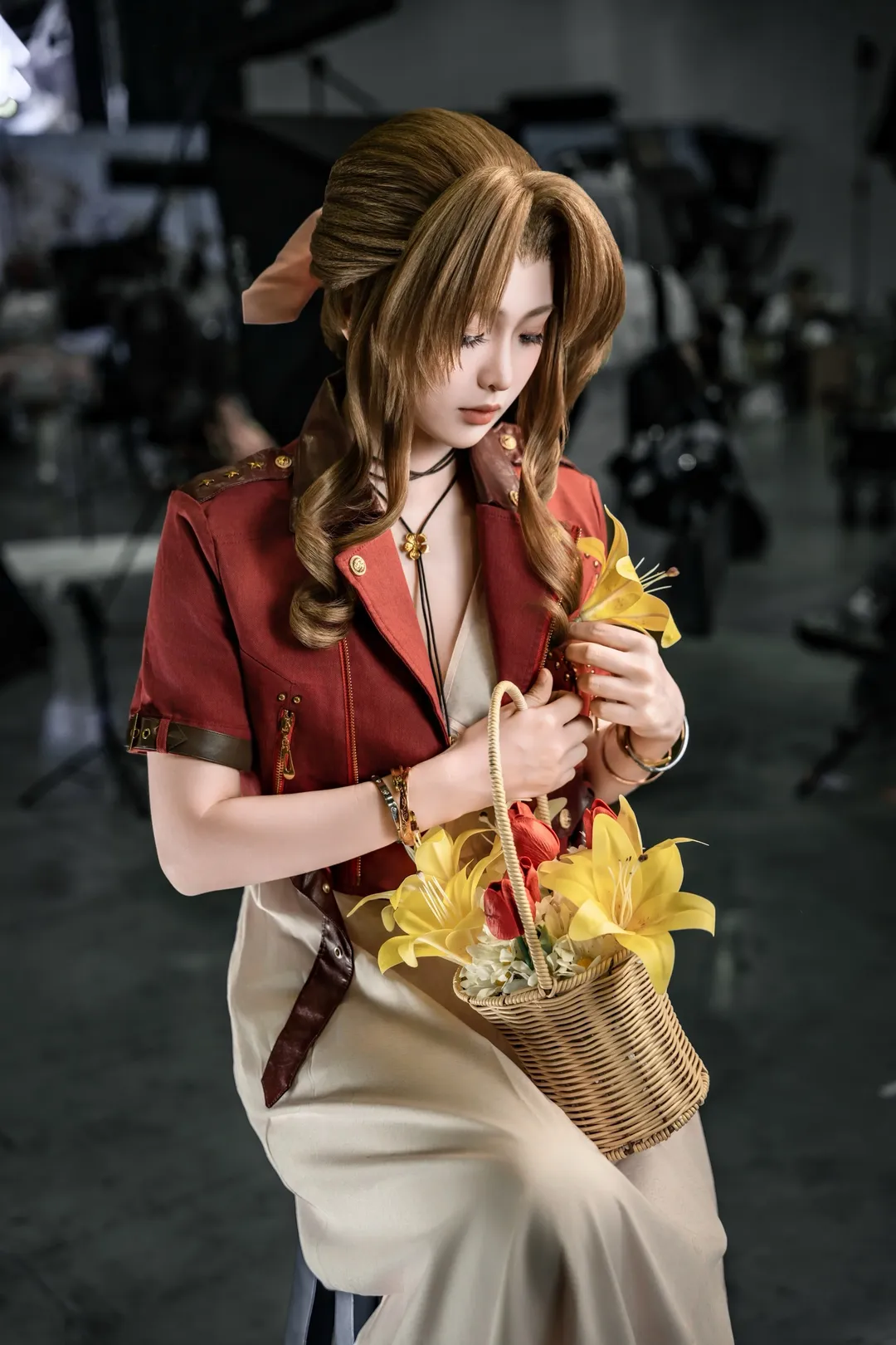 【アリス コスプレ】『ファイナルファンタジーVII』花かごと赤いジャケットのイベントの瞬間 - 1 枚目