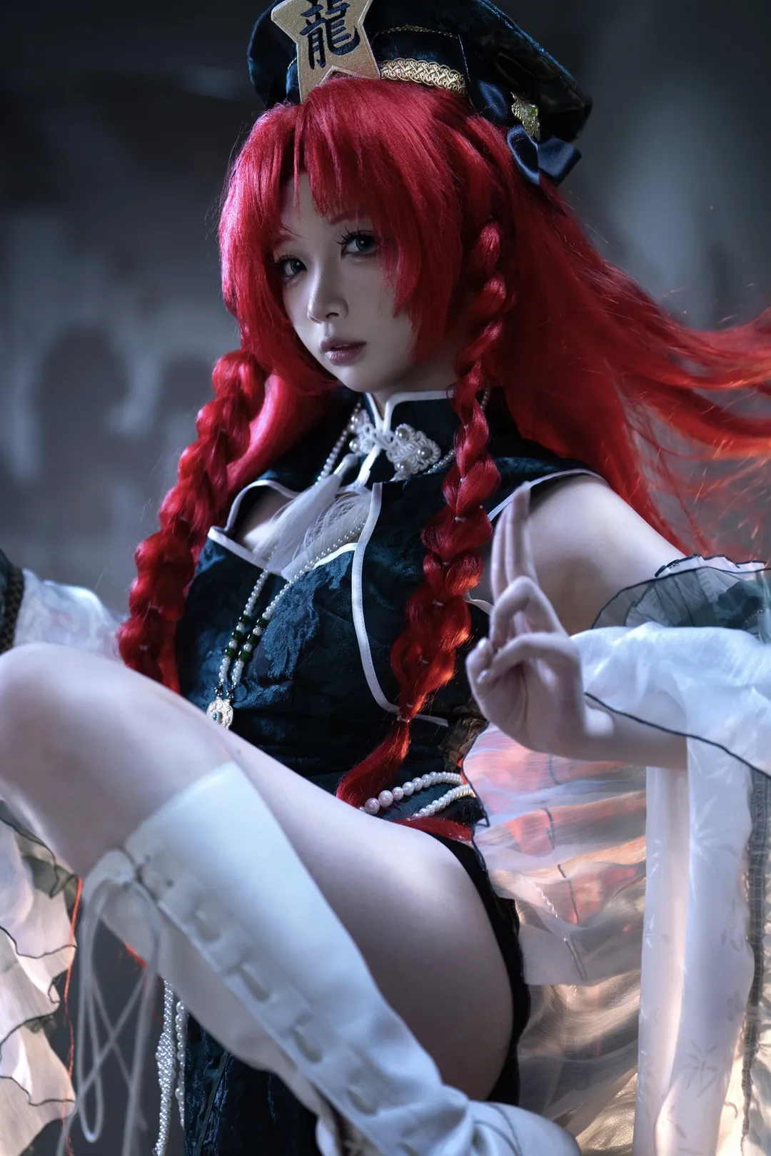 【红美铃cos】东方project中的战斗少女，暗调下的高抬腿太飒了 - 第 2 张