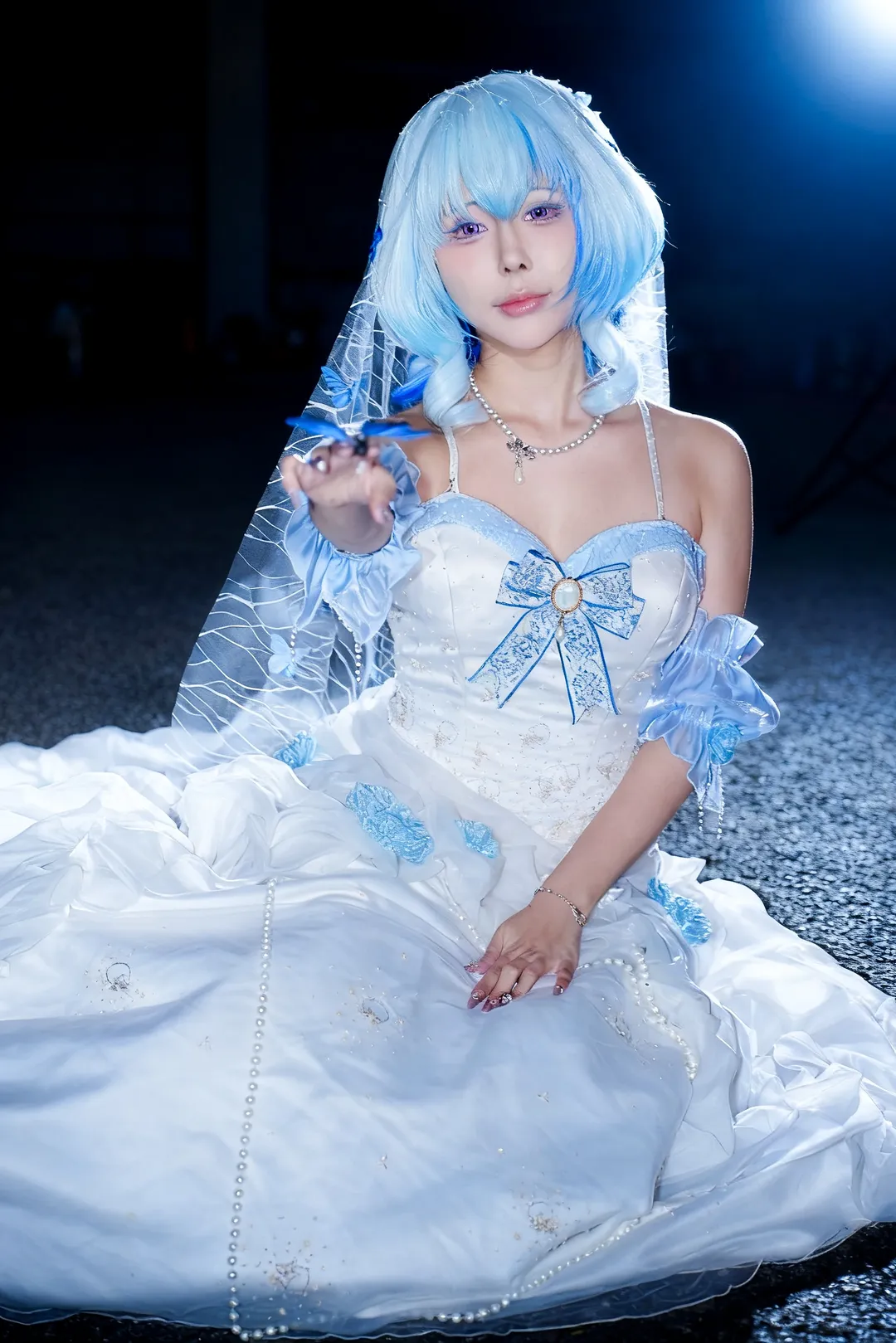 【蕾姆cos】蓝白婚纱与蓝蝶，呈现从零开始的异世界生活冷光之夜 - 第 2 张