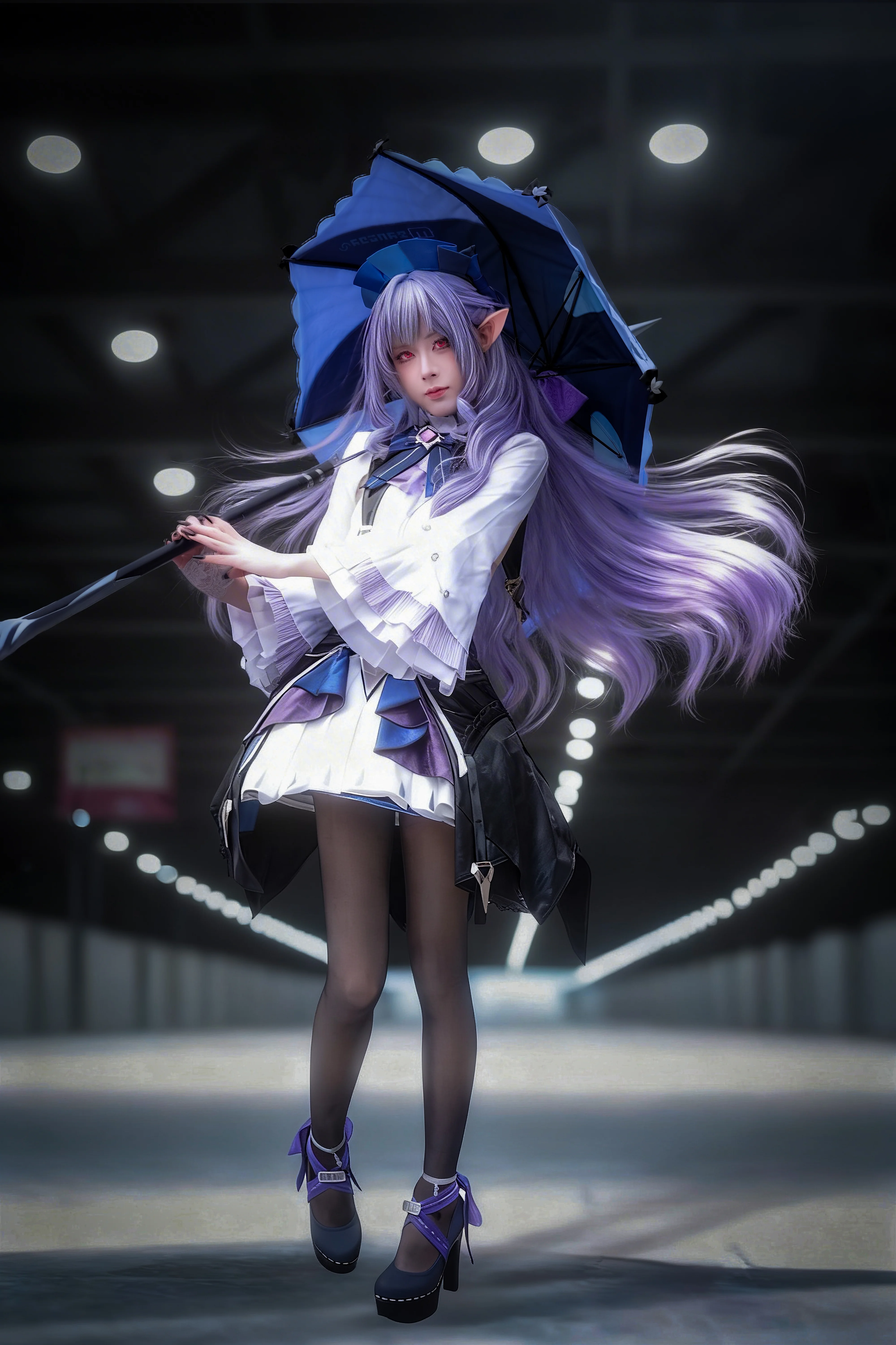 [Vivian cosplay] Dark tunnel in Zenless Zone Zero, quiet moments with umbrella and rapier - Image 1
