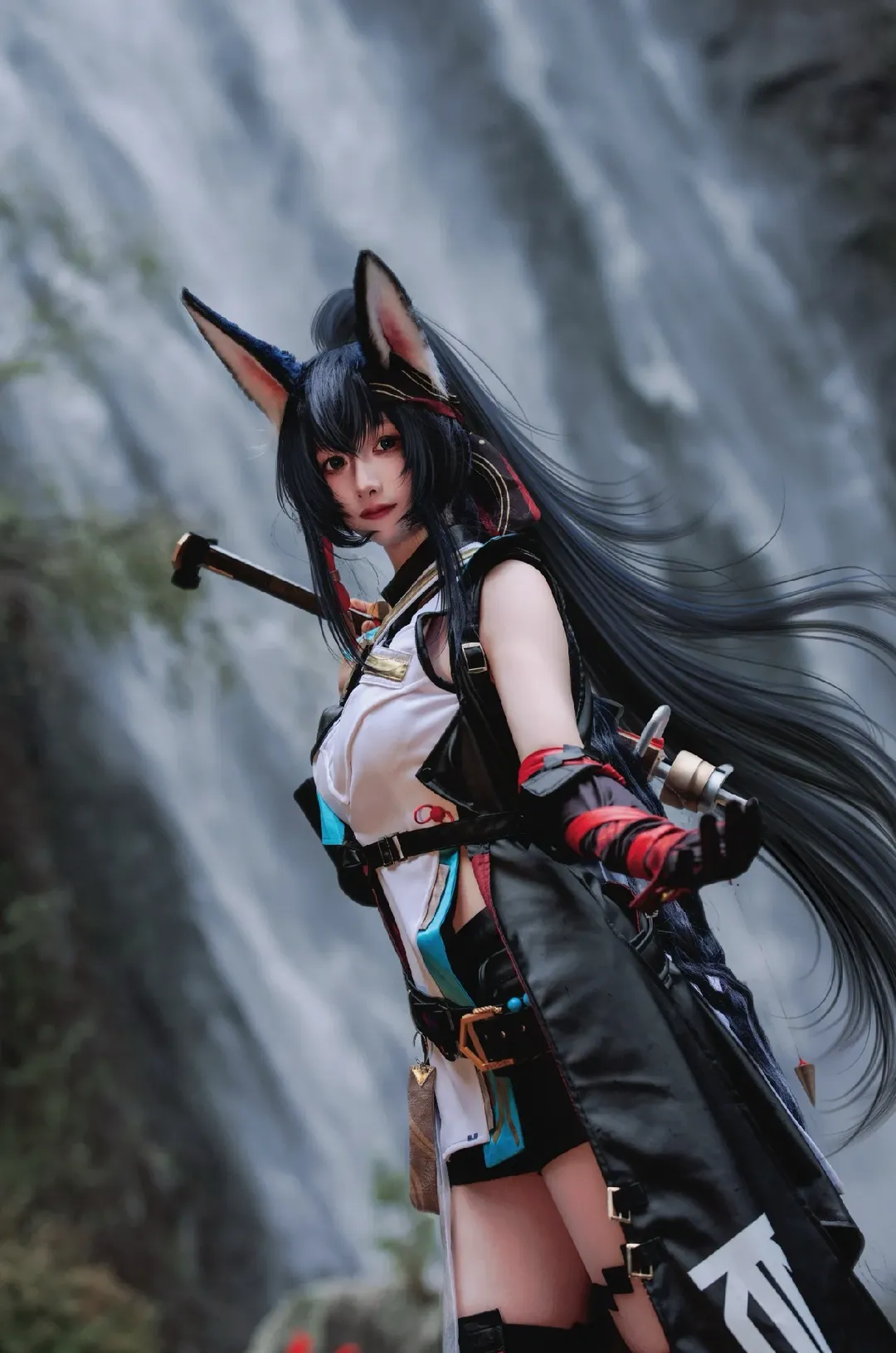 【煌cos】瀑布下的战术少女 - 第 2 张