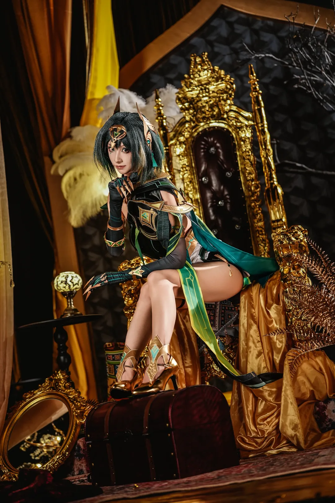 【奈芙尔cos】原神神秘角色，金色王座上的华丽呈现 - 第 1 张