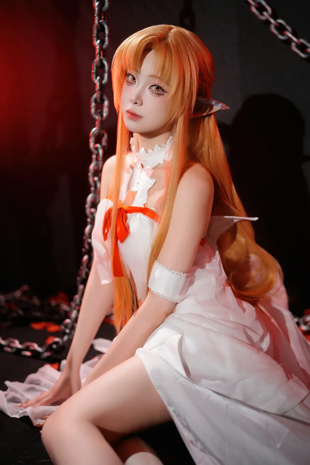 【亚丝娜cos】刀剑神域ALO篇纯白囚服造型，暗黑与纯白场景切换 - 第 1 张