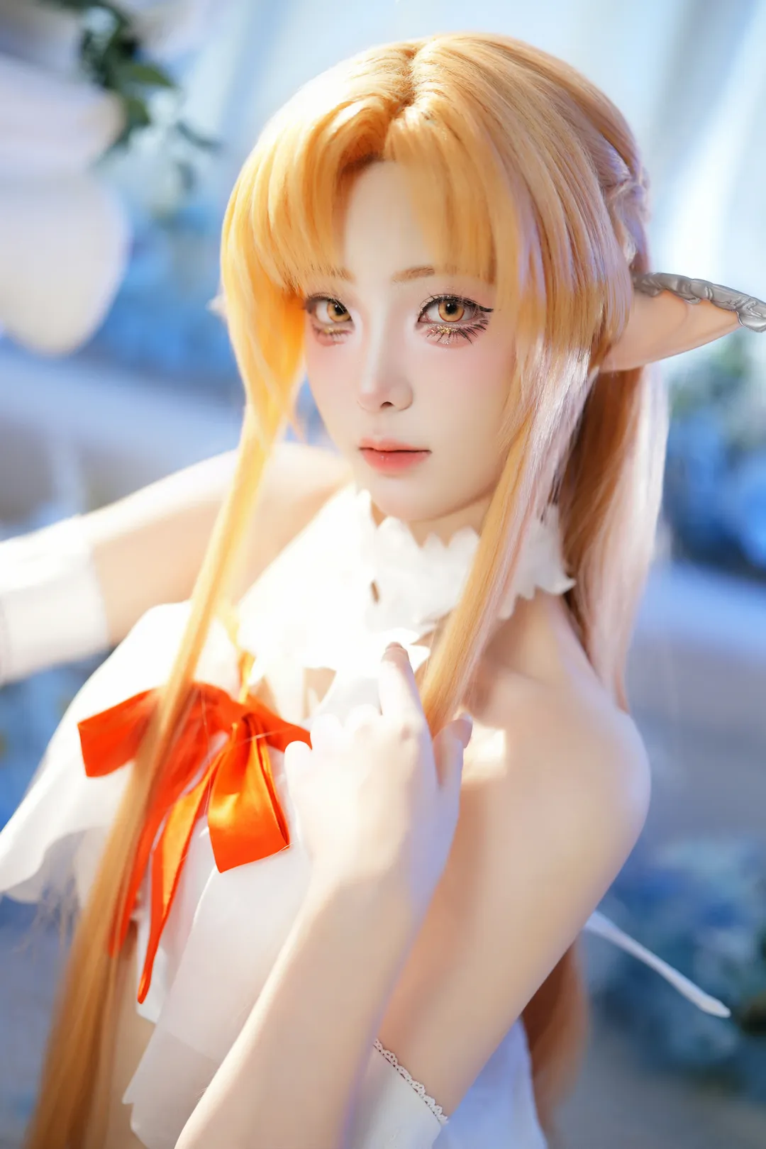 【亚丝娜cos】刀剑神域ALO篇纯白囚服造型，暗黑与纯白场景切换 - 第 5 张