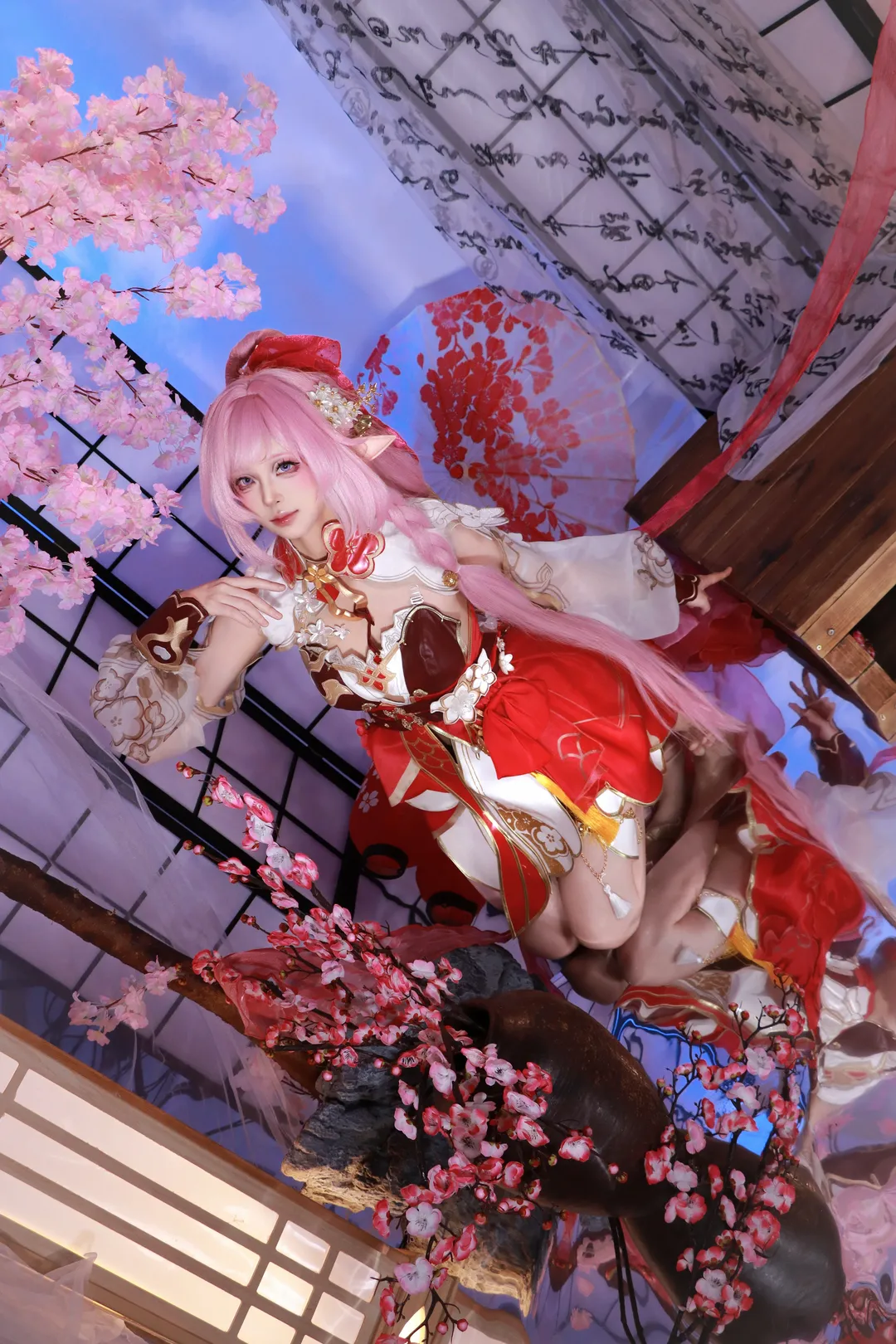【爱莉希雅cos】崩坏3春好桃夭，红白交织的甜美瞬间 - 第 4 张