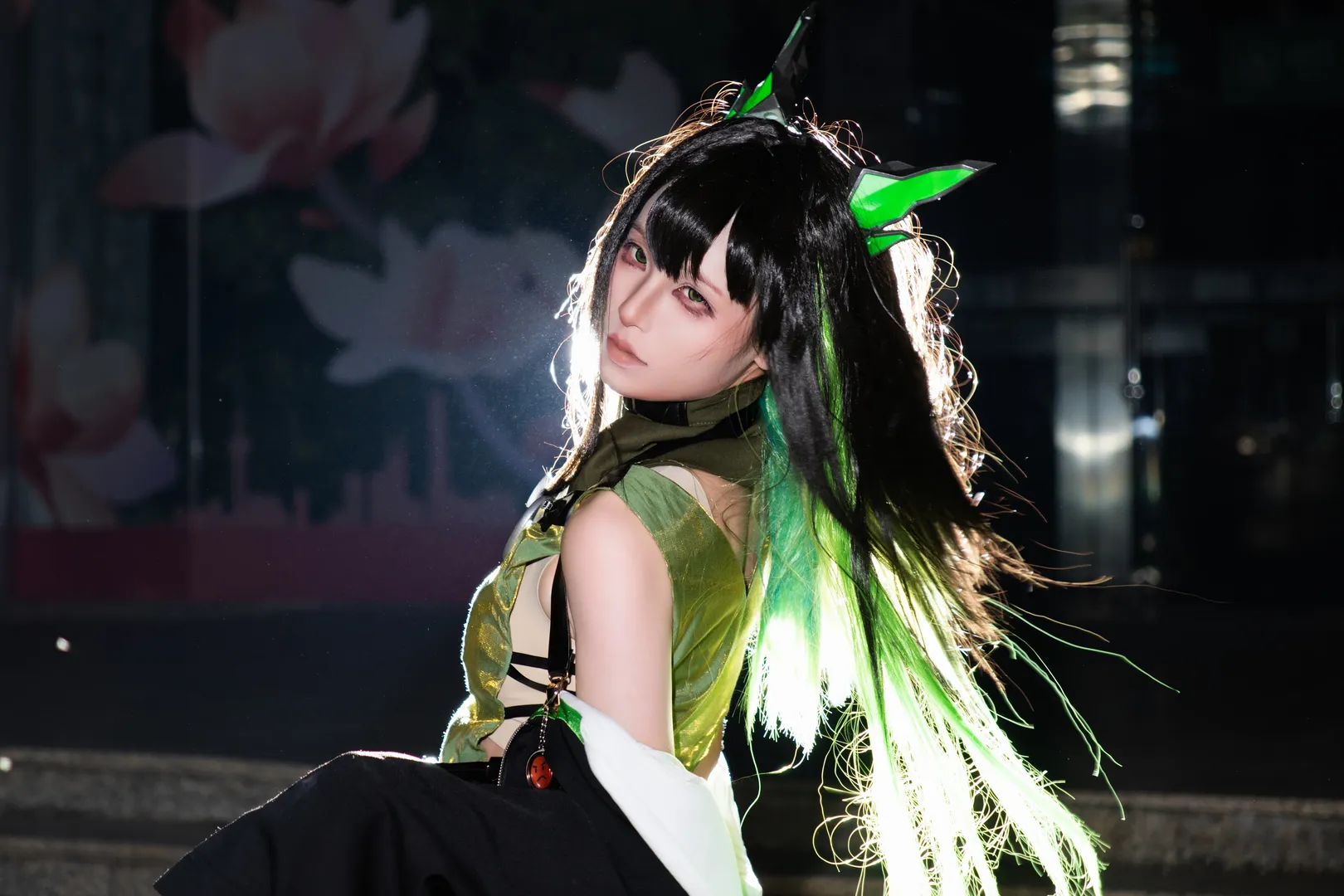 【Kal'tsit cosplay】Arknights 7th anniversary: Recreating the Sharp Aura Under Strategic Meltdown - Image 3
