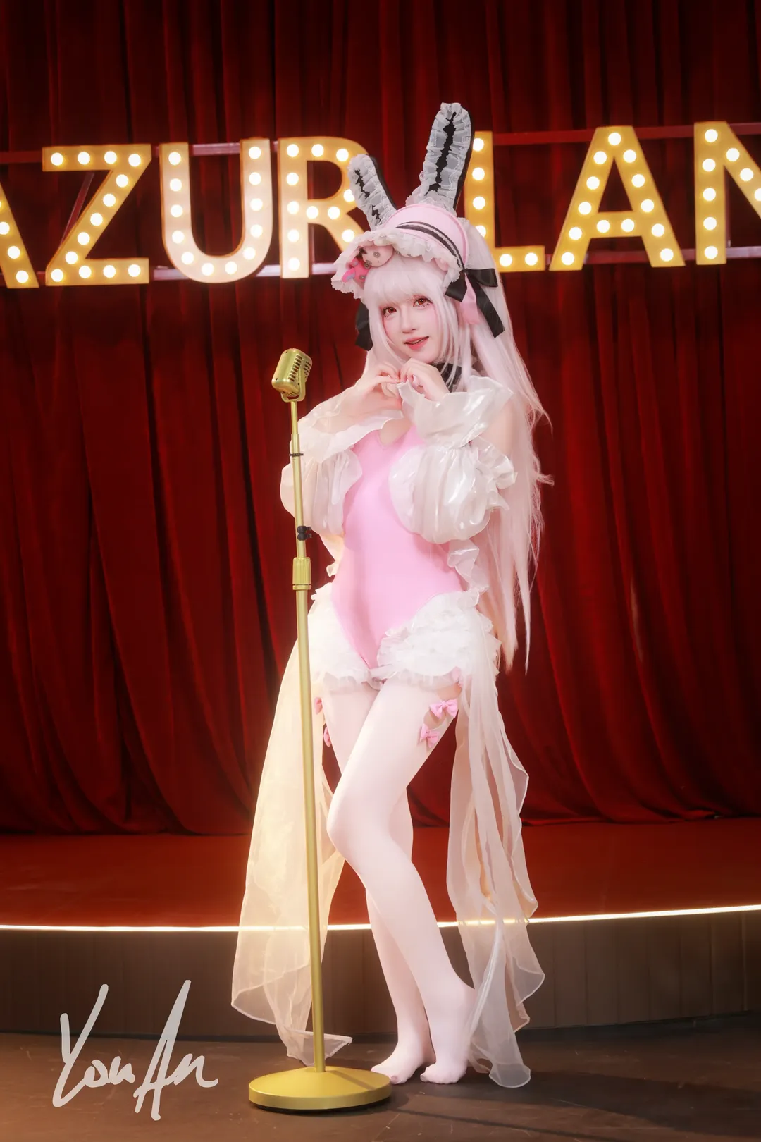 【碧蓝航线cosplay】舞台灯光下的粉色兔耳歌姬 - 第 3 张