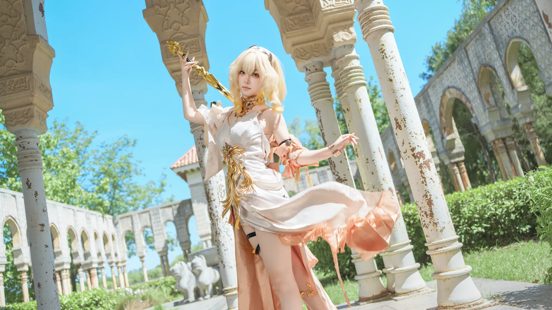[Aglaea Cosplay] Capturing the Divine Glimmer of Love and Maternal Grace Amid Weathered Pillars - Image 1