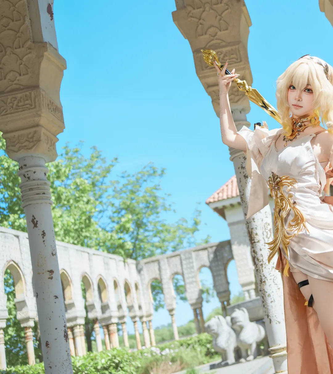 [Aglaea Cosplay] Capturing the Divine Glimmer of Love and Maternal Grace Amid Weathered Pillars - Image 2