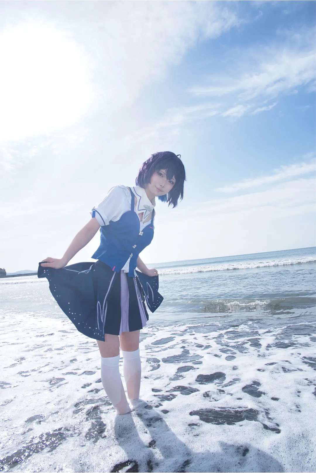 【希儿・芙乐艾cos】海边白丝制服写真，C108与AmagLuv一同呈现