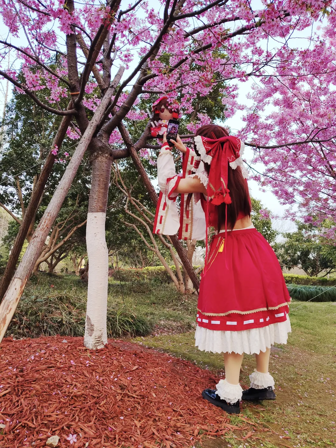 【博丽灵梦cos】樱花树下的灵梦与Fumo的春日漫游 - 第 4 张