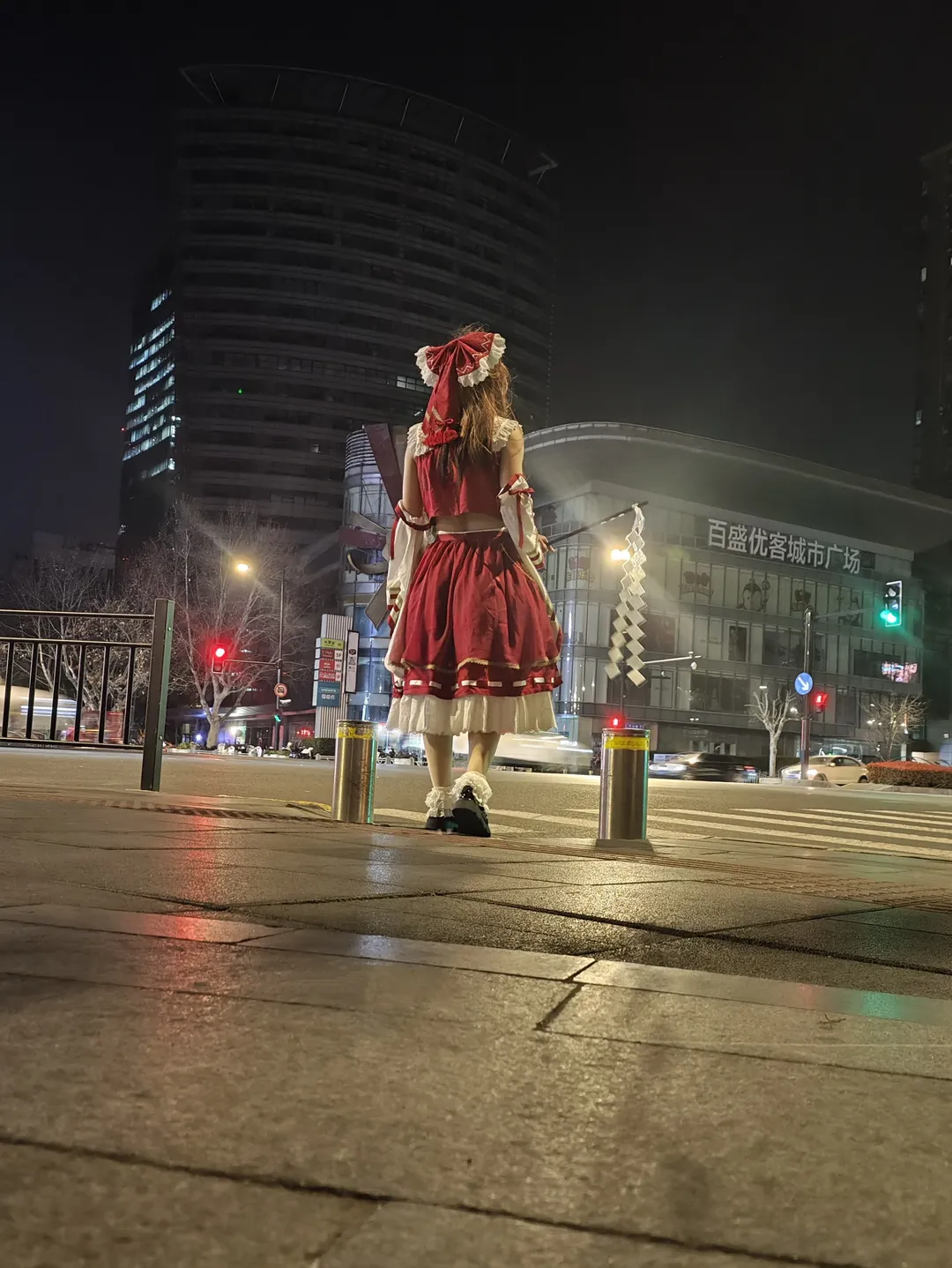 【博丽灵梦cos】东方Project里的红白巫女，都市与自然间的双面外景 - 第 1 张