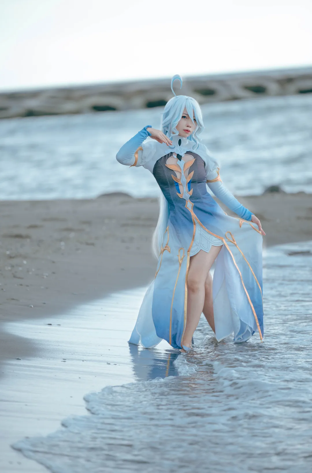 【芙宁娜cos】原神海滨慢镜，五百年戏份的海风叙事 - 第 1 张