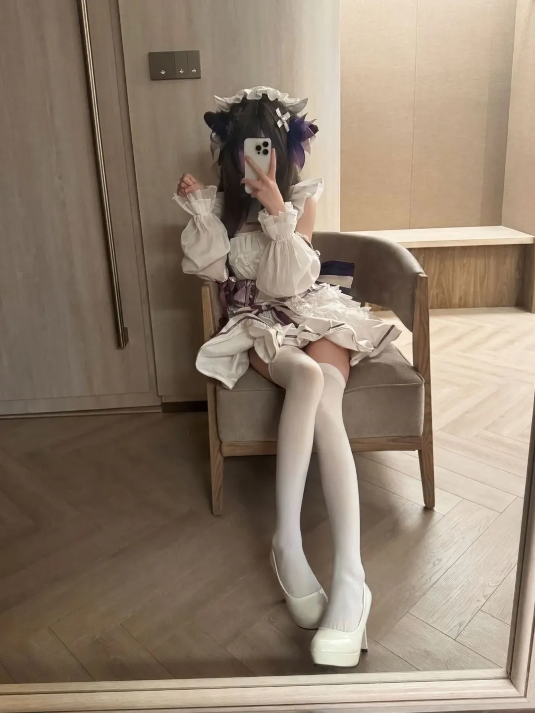 【碧蓝航线cos】白紫女仆装的日常慵懒瞬间
