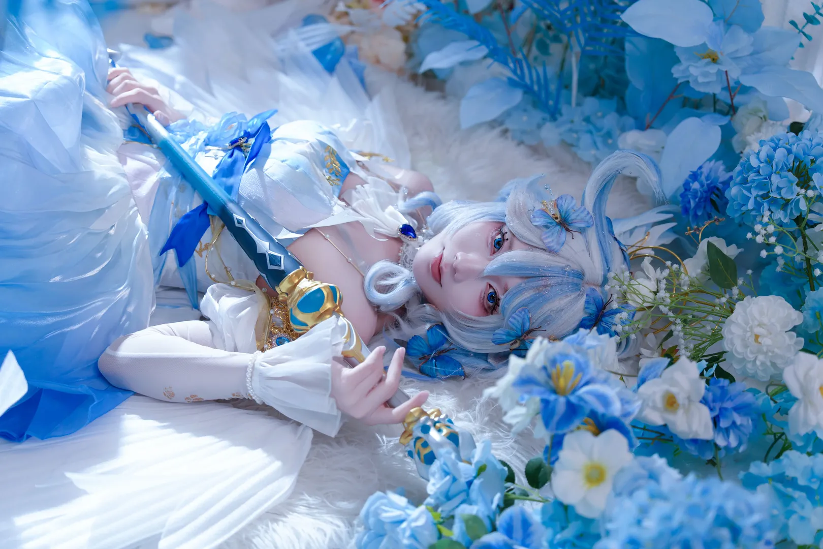 【フリーナ コスプレ】聖音衣装の青と白の輝き、水神の静謐な瞬間を刻む - 7 枚目
