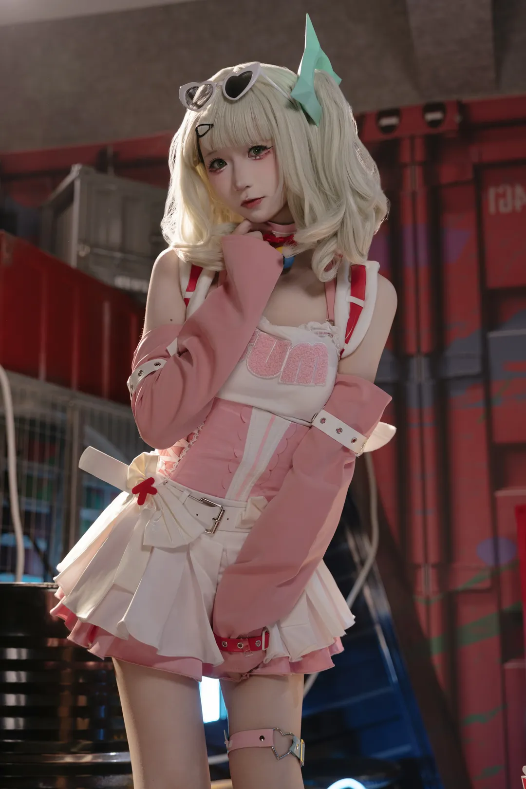 【千夏 コスプレ】『ゼンレスゾーンゼロ』KFCコラボスキン本番写真Vol.2、インダストリアル空間で魅せる甘かわスタジオ撮影 - 4 枚目