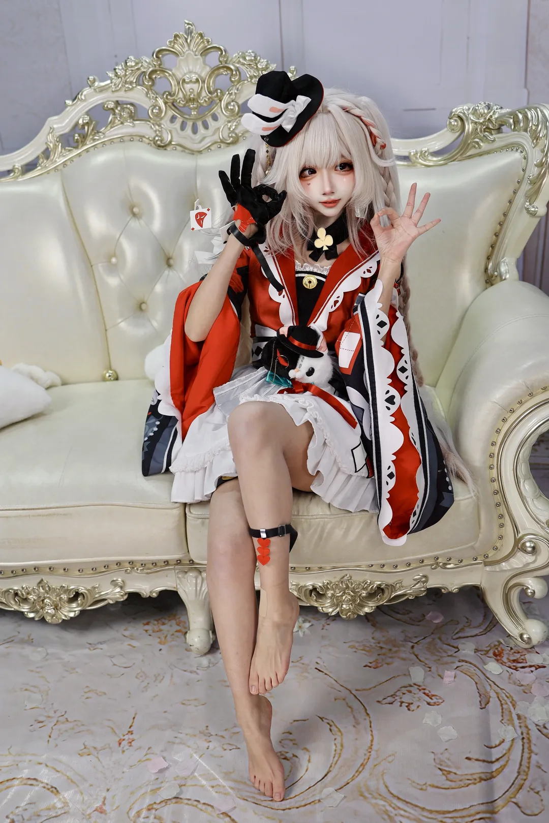 【火花cos】崩坏星穹铁道，俏皮眼神与红黑白穿搭的视觉碰撞
