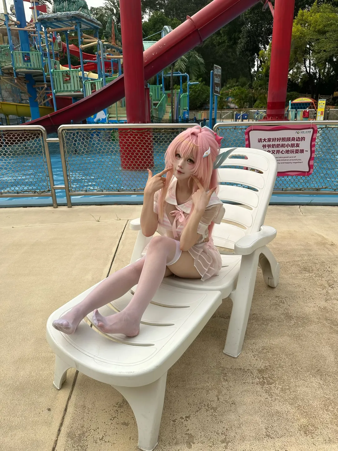 【爱弥斯cos】鸣潮夏日粉色泳装，水上乐园的清凉拍摄