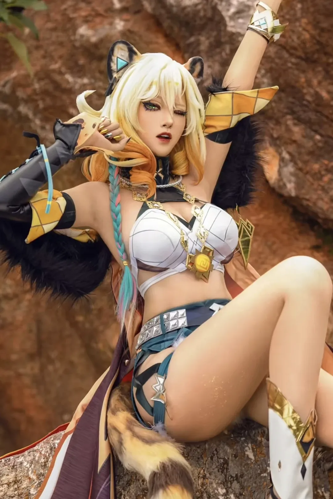 【希諾寧cos】原神裡的豹女，在戈壁中還原大世界跑圖手感 - 第 2 張