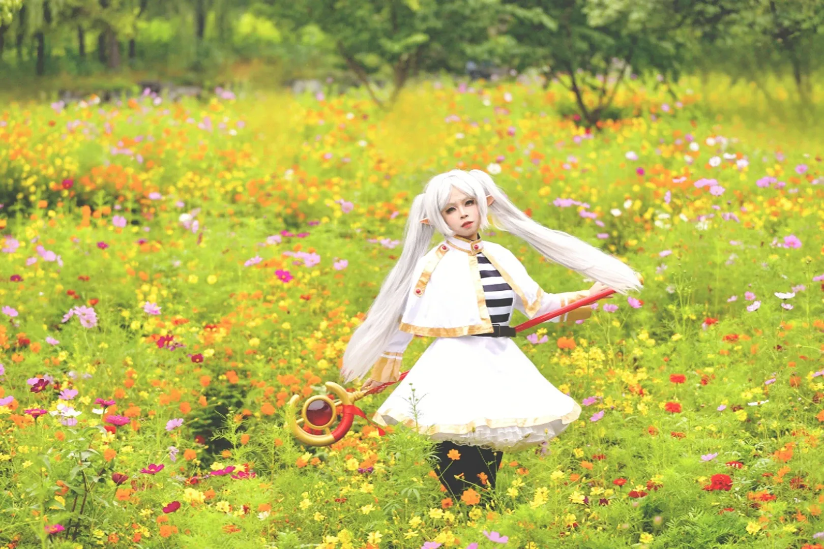 【芙莉莲cos】圆明园花海里的超自然甩发 - 第 11 张