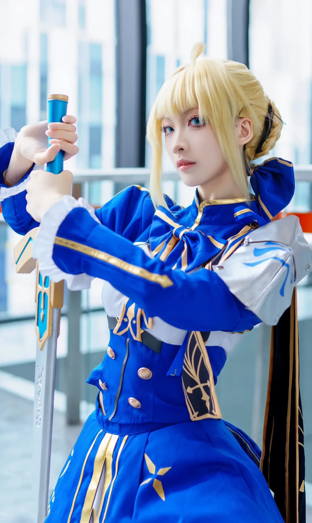 【阿尔托莉雅cos】崩坏星穹铁道场照，持剑的骑士王 - 第 6 张