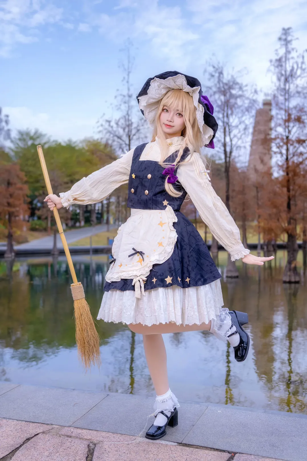 【魔理沙cos】东方Project的魔法少女，漫步秋日湖畔 - 第 4 张