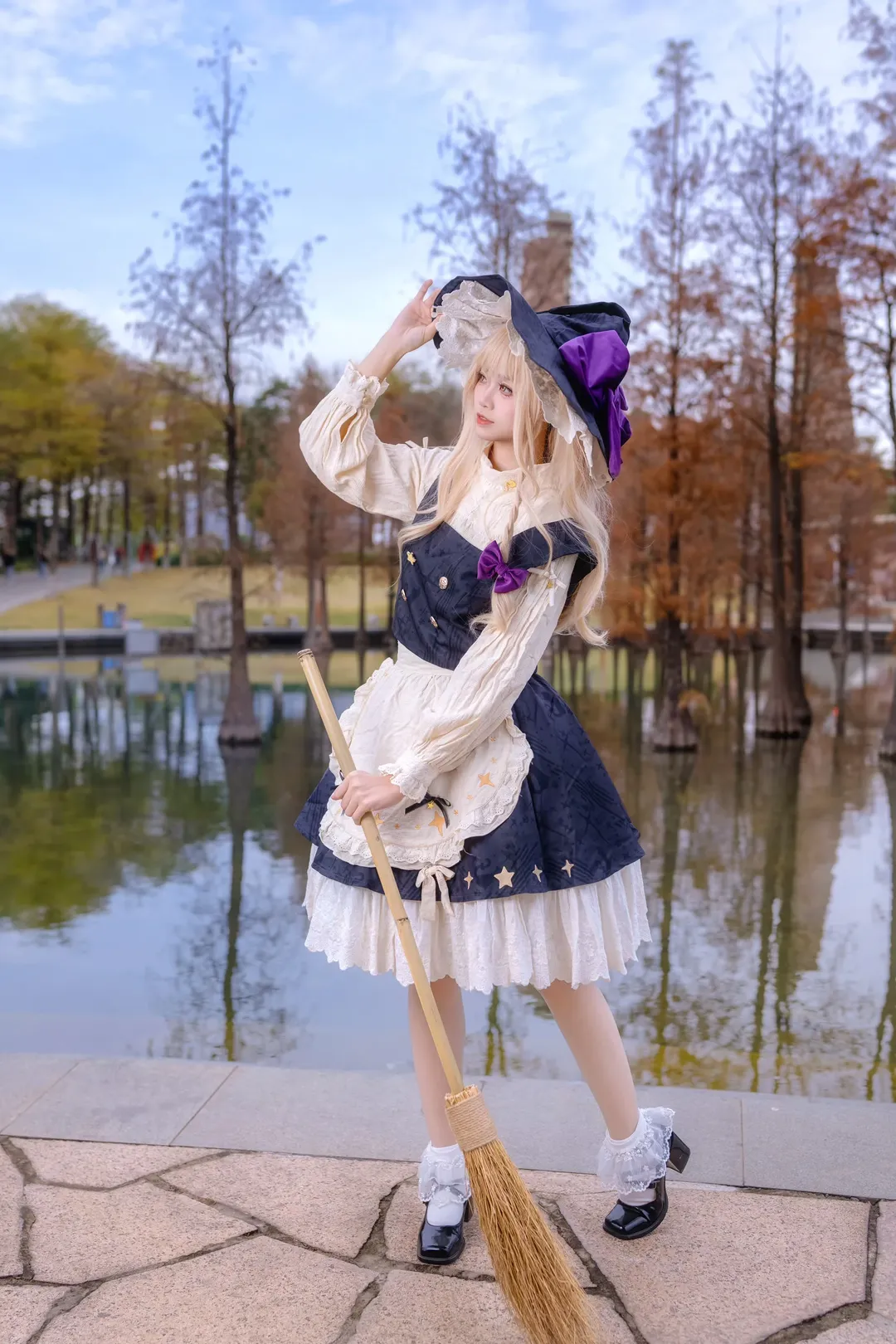 【魔理沙cos】东方Project的魔法少女，漫步秋日湖畔 - 第 5 张