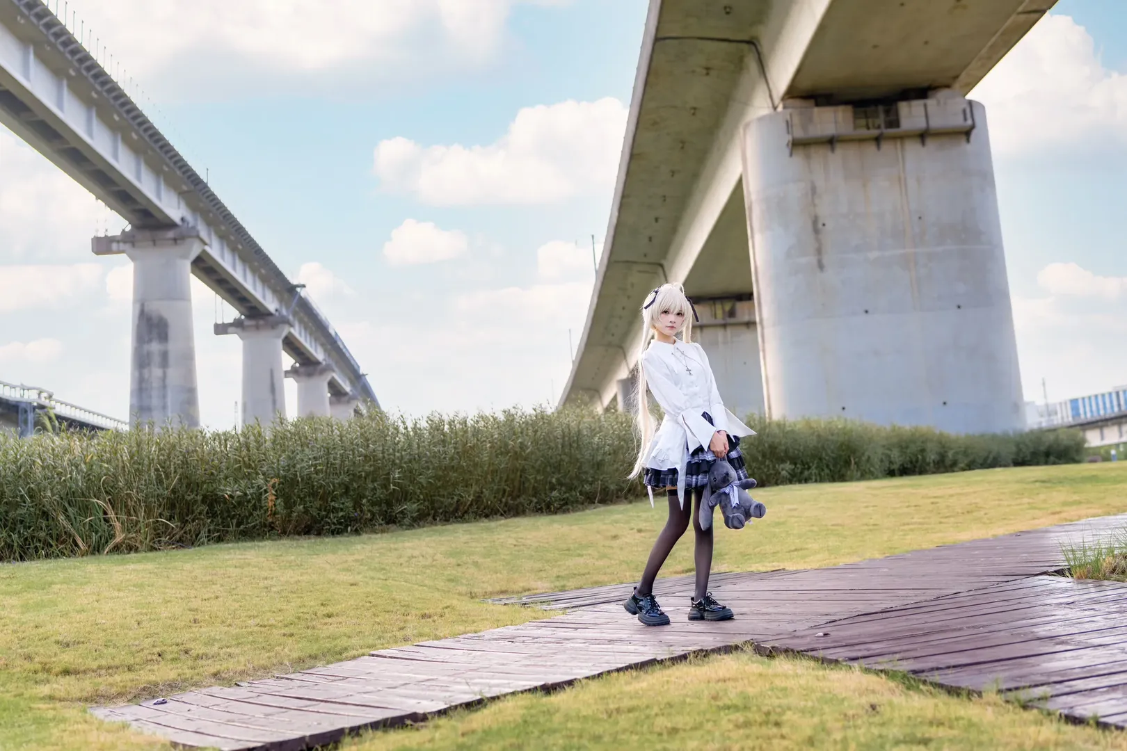 【春日野穹cos】緣之空黑白穿搭與復古車廂的碰撞 - 第 6 張