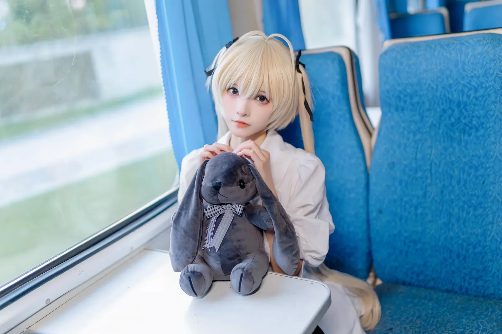 【春日野穹cos】緣之空黑白穿搭與復古車廂的碰撞 - 第 8 張