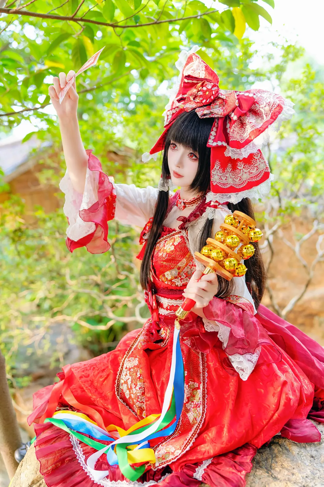 【博麗靈夢cos】秋日限定紅白巫女裝扮，從白天到黑夜的動態抓拍 - 第 2 張