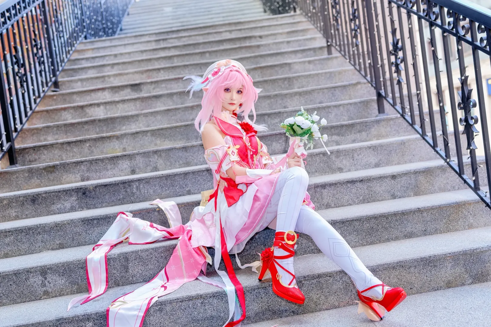 【爱莉希雅cos】崩坏三粉色妖精小姐的浪漫写真 - 第 1 张