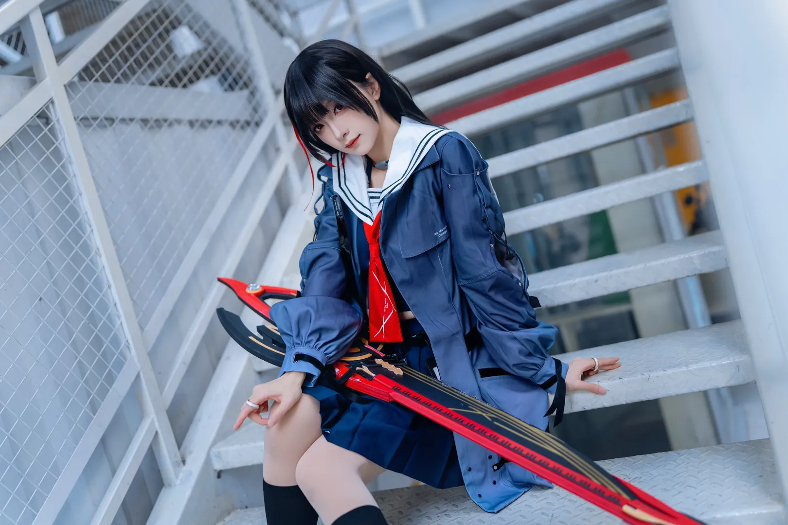 【千咲cos】鳴潮 手握巨刃的校園少女 - 第 3 張