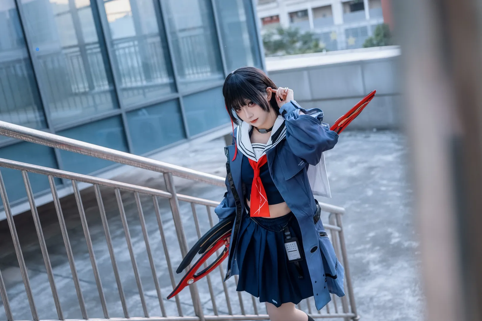 【千咲cos】鳴潮 手握巨刃的校園少女 - 第 7 張