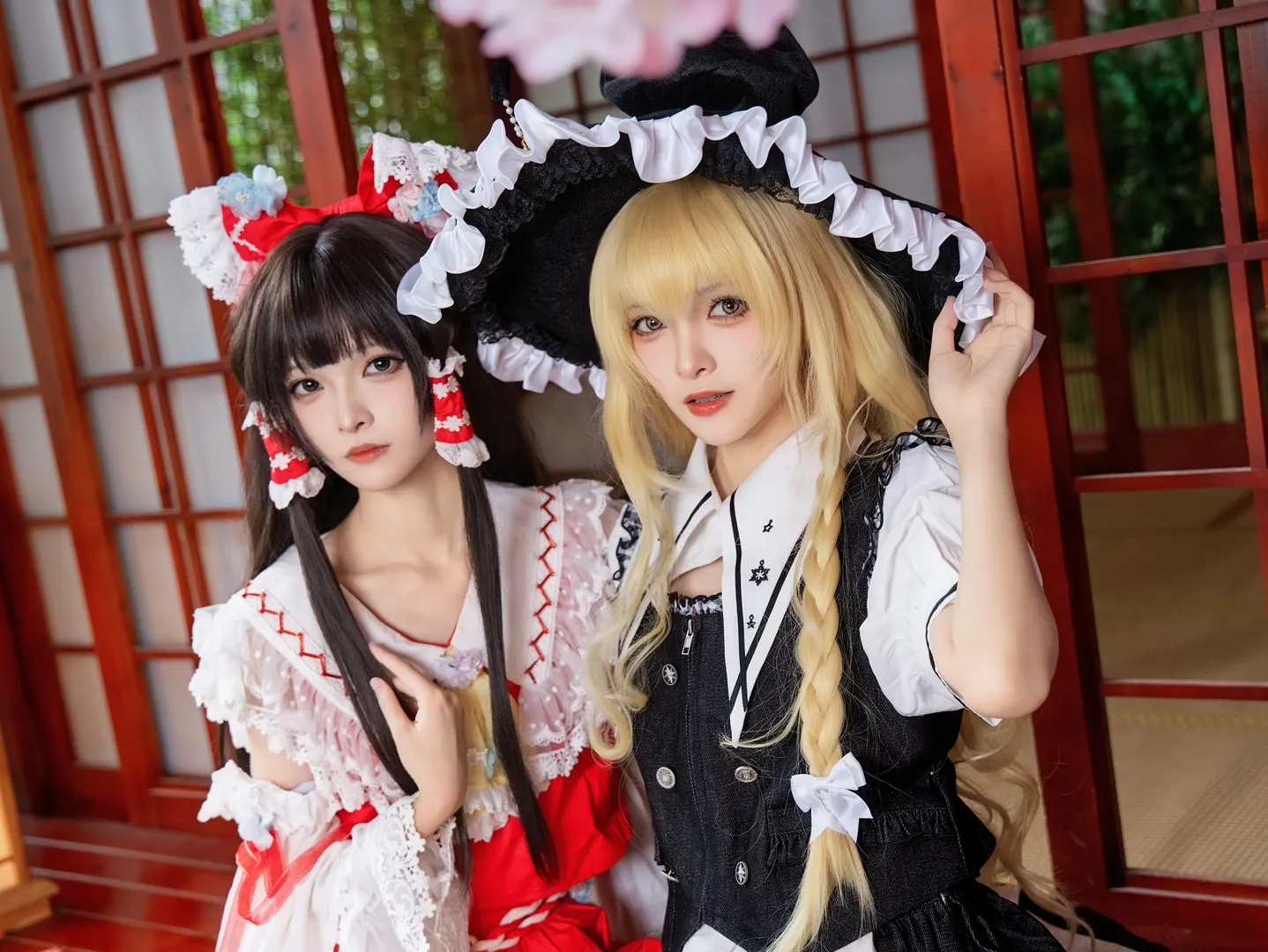 【博丽灵梦cos】和魔理沙在东方Project里的秋千茶叙 - 第 1 张