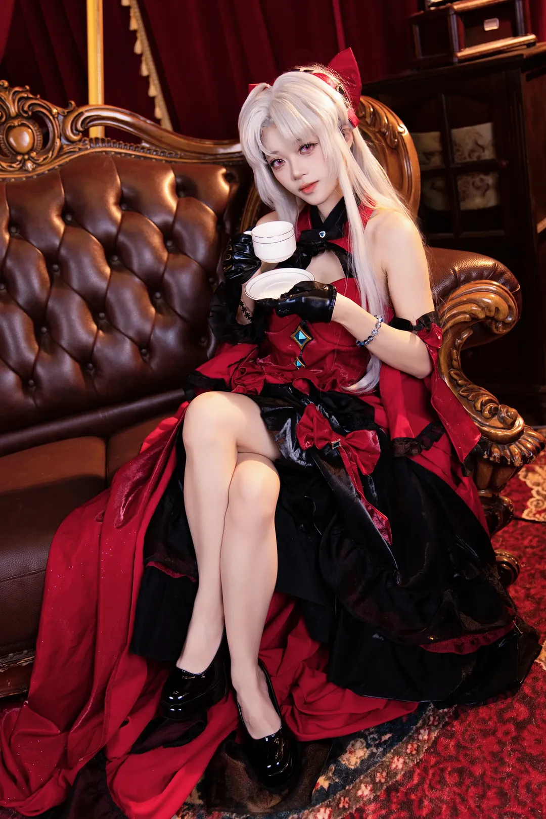 【珂莱塔cos】鸣潮红黑哥特礼服，烛光下的华丽邂逅 - 第 1 张