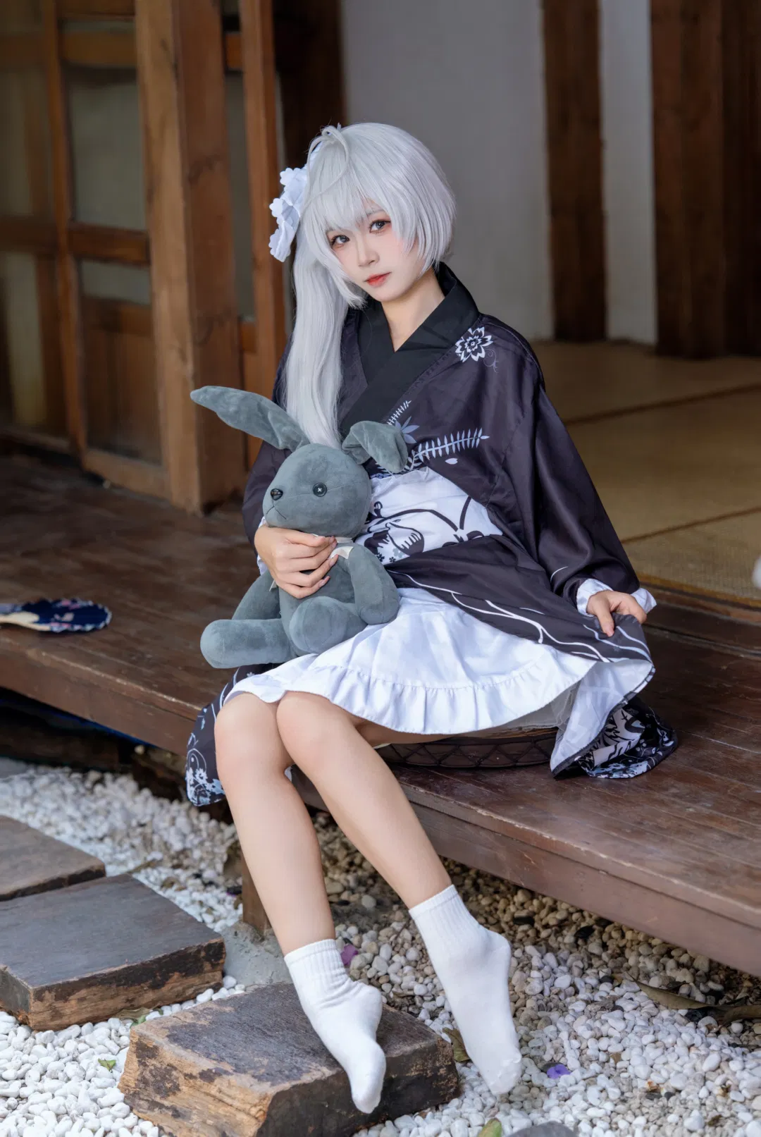 【春日野穹cos】缘之空 银发和风与灰兔子的静谧时光 - 第 1 张