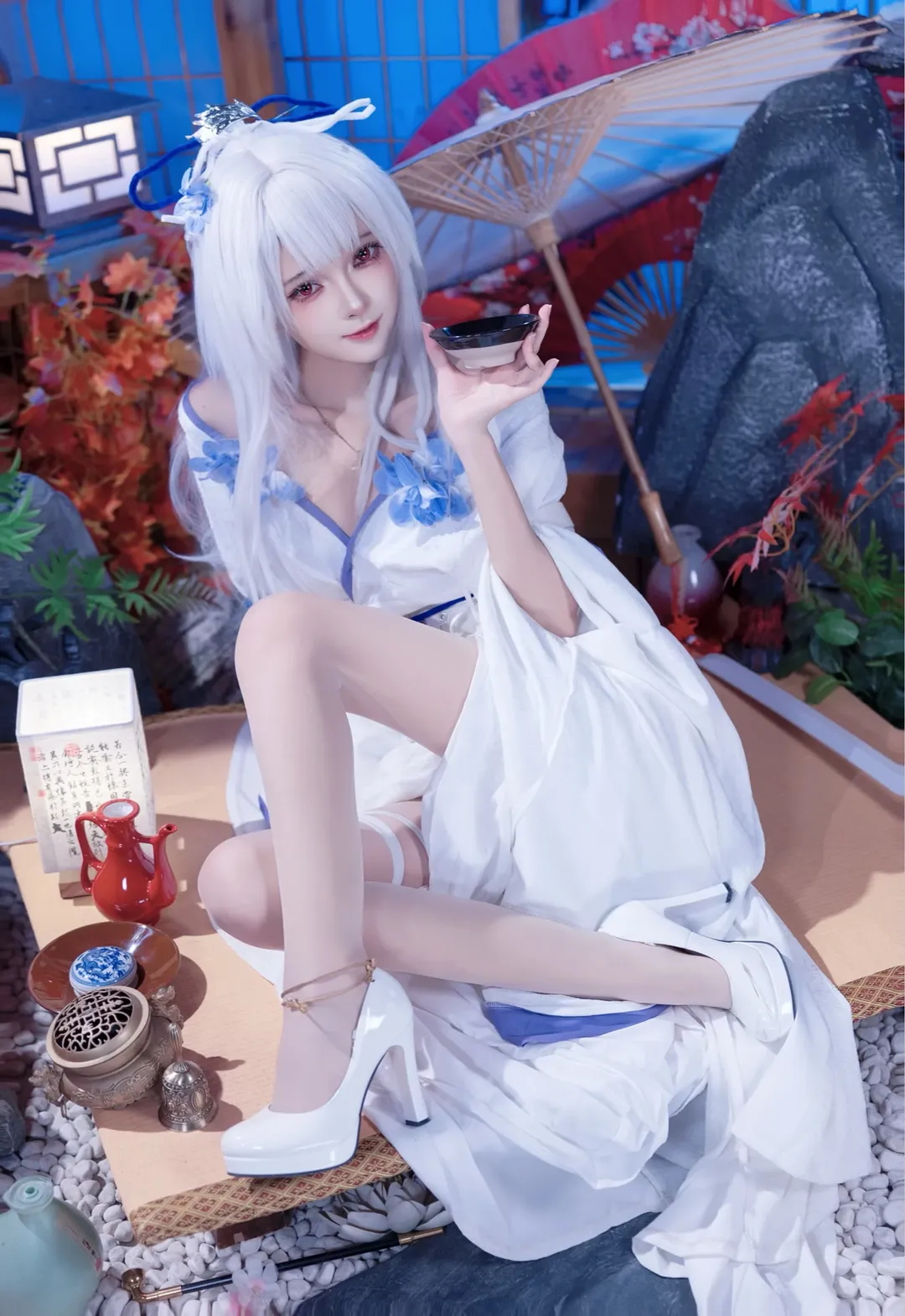 【绯雪cos】鸣潮里的初雪，清冷与温柔并存的质感 - 第 4 张