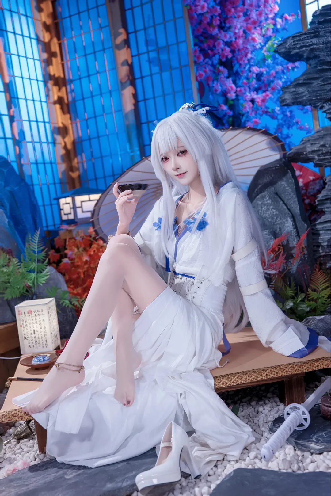 【绯雪cos】鸣潮里的初雪，清冷与温柔并存的质感 - 第 7 张