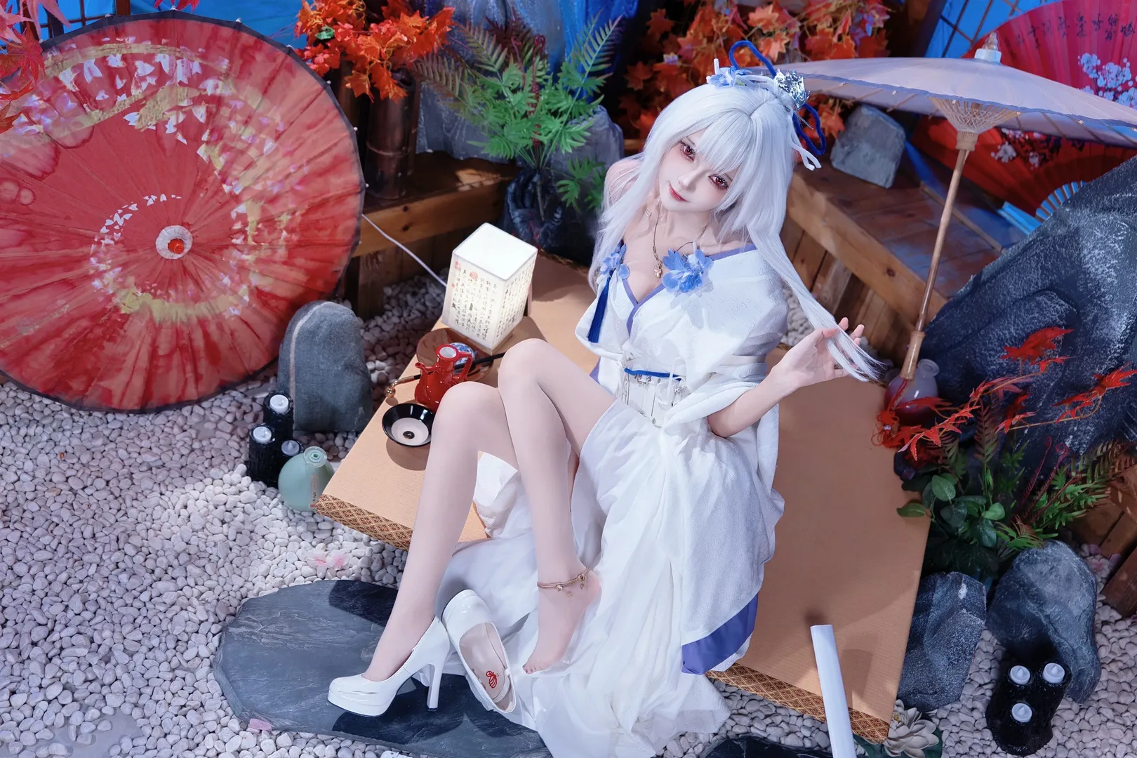 【绯雪cos】鸣潮，冷色调和风棚里的高冷御姐 - 第 5 张