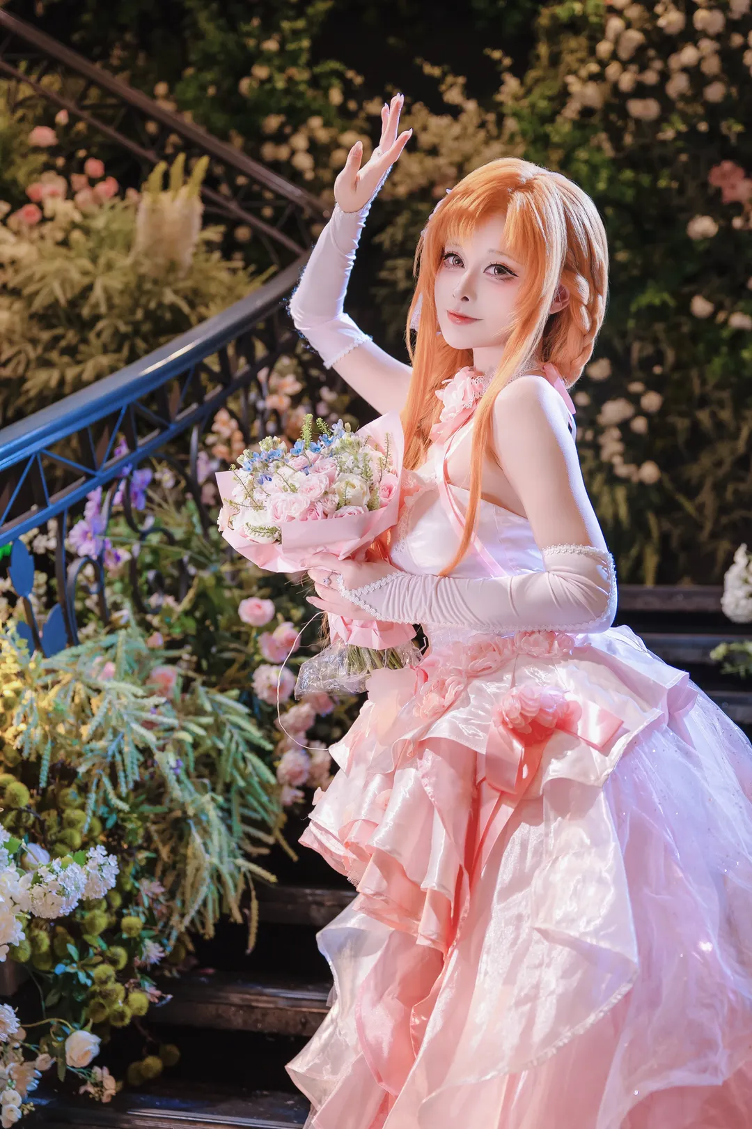 亚丝娜花嫁cos，华丽裙摆与细节的视觉呈现 - 第 1 张