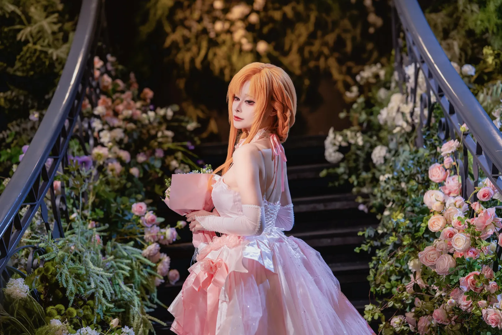 亚丝娜花嫁cos，华丽裙摆与细节的视觉呈现 - 第 4 张