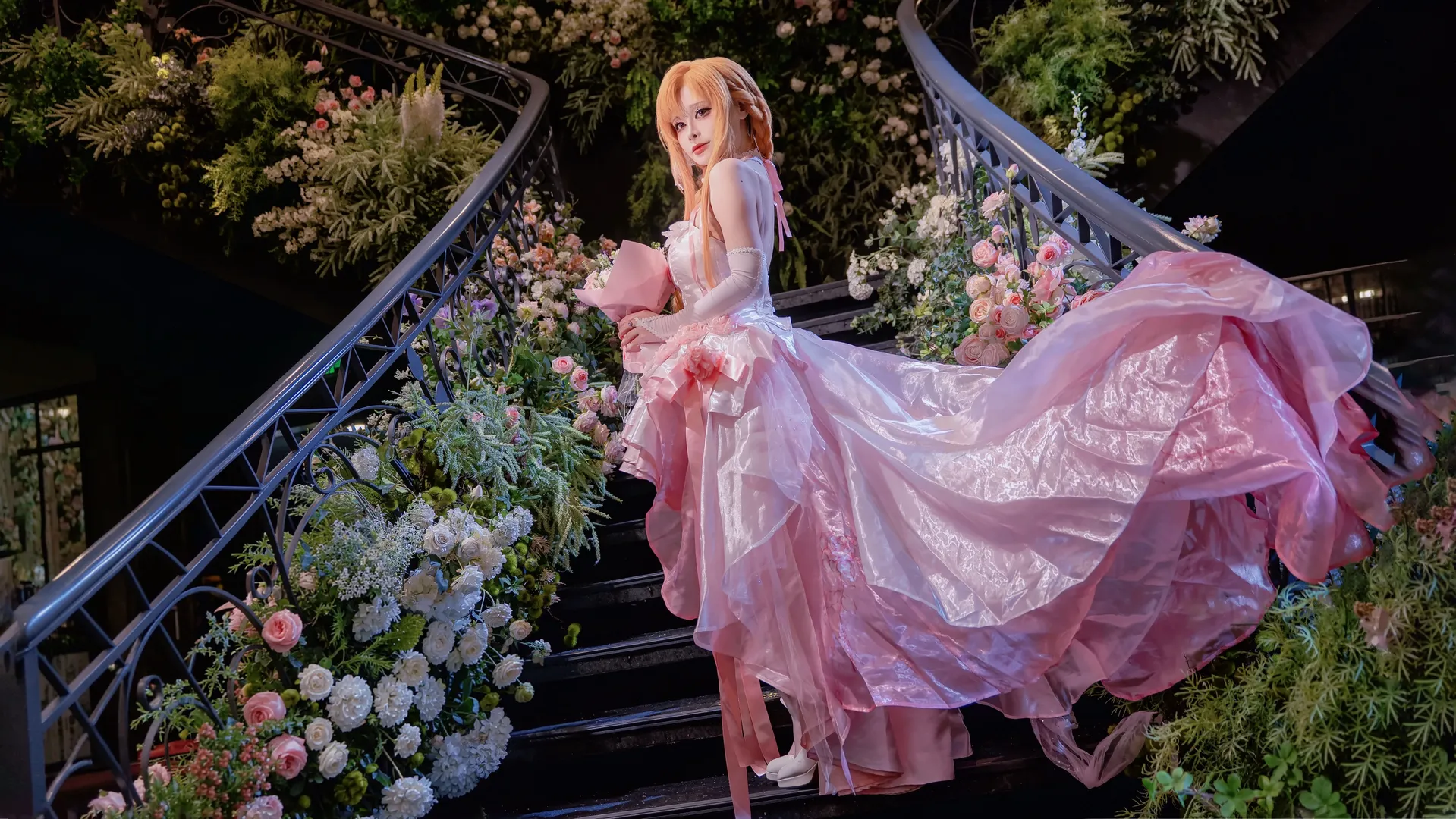 亚丝娜花嫁cos，华丽裙摆与细节的视觉呈现 - 第 5 张