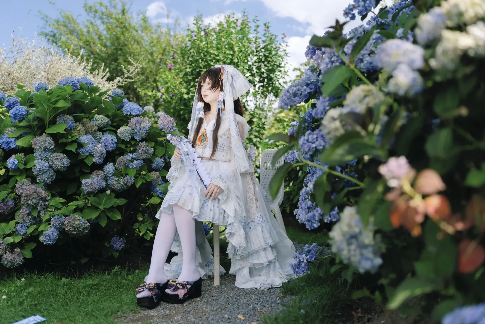 【博丽灵梦cos】绣球花丛里的红白巫女拍摄分享 - 第 3 张